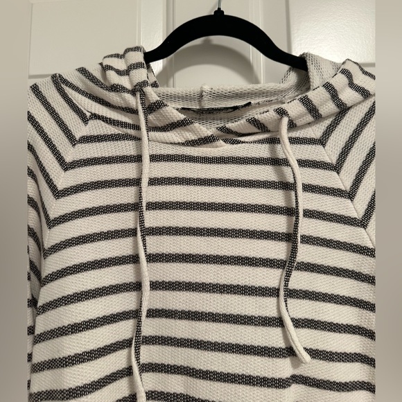 Doe & Rae Hoodie - Picture 4 of 10